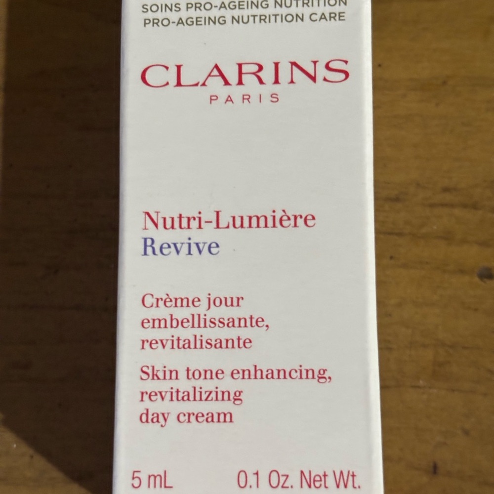 Clarins Nutri-Lumière Revive Day Cream - White